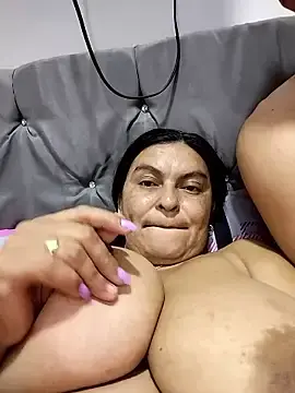 Stripchat Free Porn Cam of Horny-Mommy-Dirty