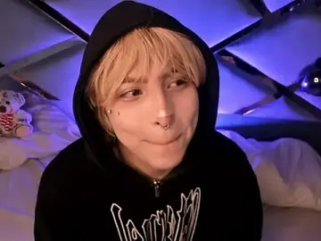 Stripchat Free Live Porn of OliIverr22