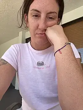 Stripchat Sex Cam of sweetsirenn