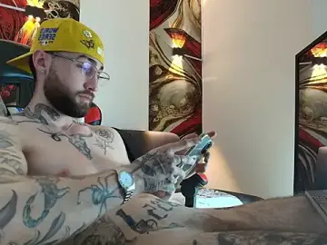 Stripchat Live Sex Cam of Luke_davis01