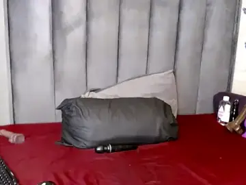 Stripchat Sex Cam of LustyDeziree1