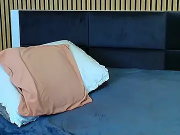 Stripchat Live Sex Cam of SweetTaya33