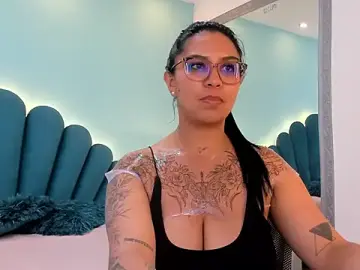 Stripchat Adult Webcam of sharlott18