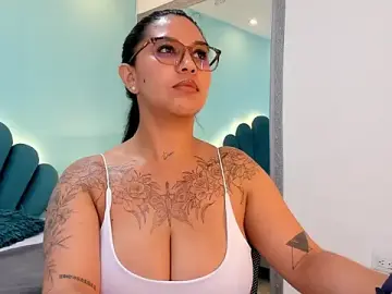 Stripchat Nude Webcam of sharlott18