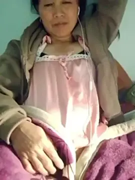 Stripchat Sex Cam of Lili-123k