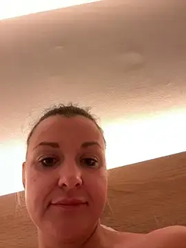 Stripchat Live Sex of Bella-Tight