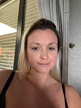 Stripchat Free Porn Cam of Bella-Tight