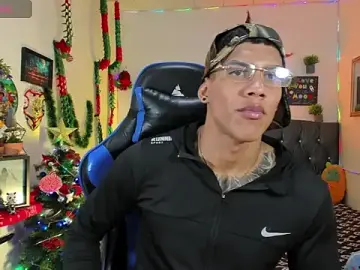 Stripchat Free Porn Cam of Damian_latinxxx