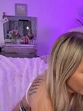 Stripchat Live Sex Cam of JulieSol