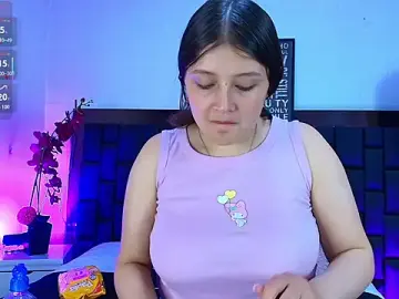 Krystal_Heartss from stripchat