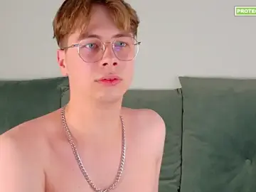 Stripchat Watch Live Sex Cams of Ethann_top