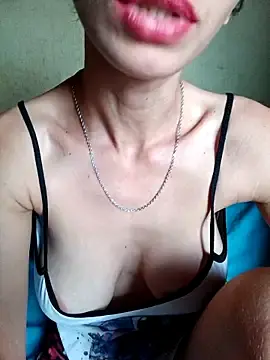 laura-sil from stripchat