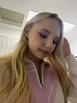 Stripchat Free Porn Cam of Sky_Cutie