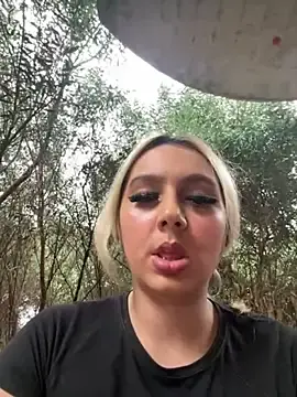 Stripchat Free Porn Cam of hotamanda01