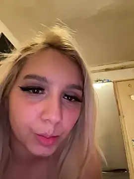 Stripchat Free Live Porn of hotamanda01