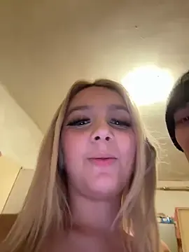 Stripchat Free Live Porn of hotamanda01