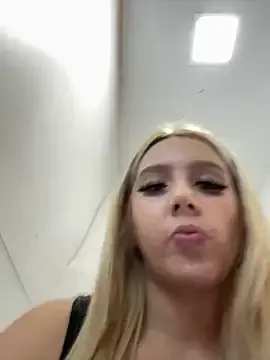 Stripchat Live Sex of hotamanda01