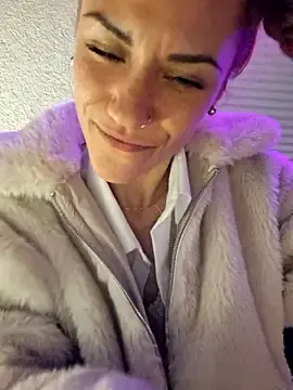 Stripchat Sex Cam of SlimBellaa