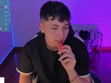 Stripchat Live Sex Cam of oliver_kyy