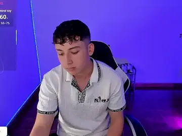 Stripchat Sex Cam of oliver_kyy