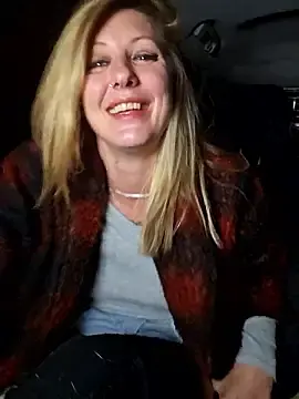 Stripchat Best Webcam of SheIsSomething