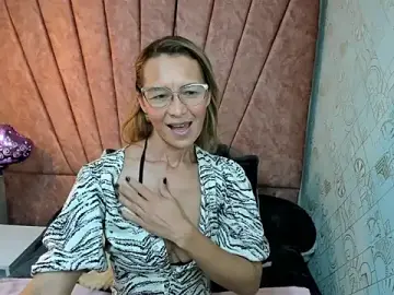 Stripchat Live Sex of Issa_Milf__