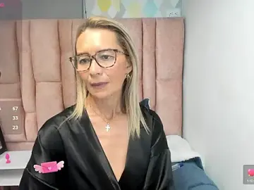 Stripchat Nude Webcam of Issa_Milf__