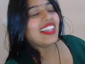 Cute-Simmi69 from stripchat