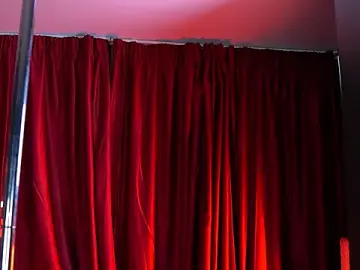 Stripchat Live Sex Cam of Evelyn_Evyyy