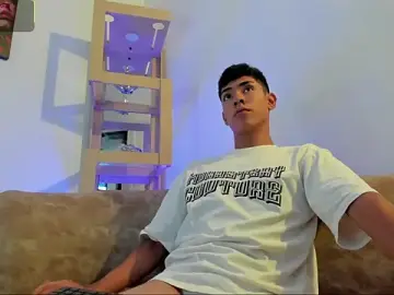 Stripchat Free Porn Cam of LoganTwink18