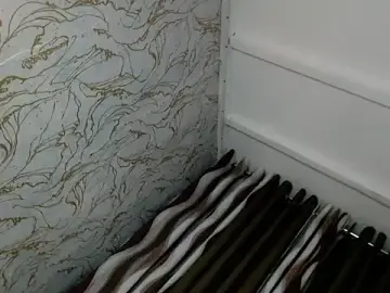 Stripchat Live Sex Cam of Honey_Swellens