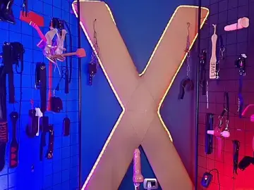 Stripchat Live Sex Cam of Kiara_Queen_BDSM