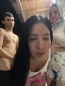 Stripchat Live Porn of royalgirls_x