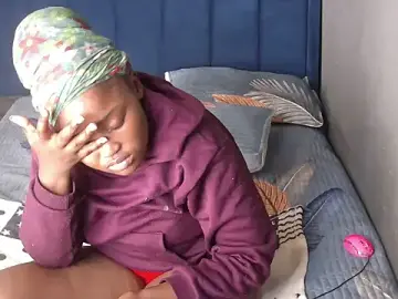 Stripchat Live Sex Cam of FREAKBARBIE02