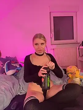 Stripchat Free Live Porn of LillyOcean