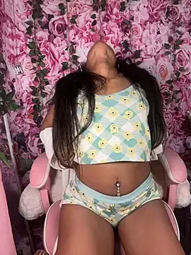 Stripchat Adult Webcam of mismialove