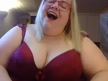 Kinkyhousewife83 from stripchat