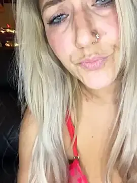 Stripchat Free Porn Cam of LittleMissEeve