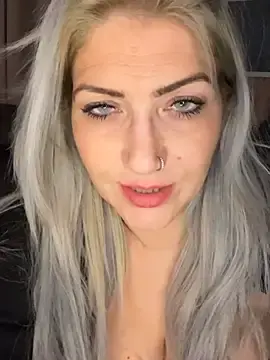 Stripchat Free Porn Cam of LittleMissEeve