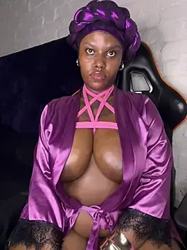Stripchat Free Porn Cam of QUEEN_NOBUHLE_FEMDOM_777