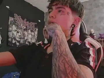 Stripchat Adult Webcam of AcidMilo