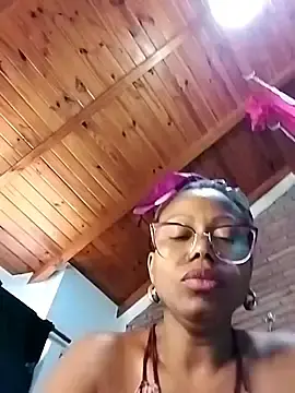 Stripchat Live Sex Cam of littlebrunett