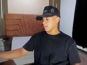 Stripchat Live Sex of MATHY_ROBERT