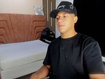 Stripchat Sex Cam of MATHY_ROBERT