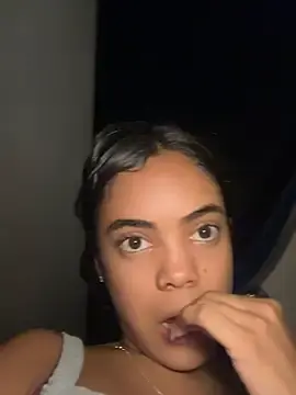 Stripchat Nude Webcam of NAUGHTY_LITTLE_18