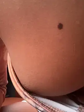 Stripchat Live Porn of NAUGHTY_LITTLE_18