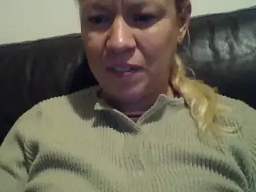 jennyblondeuk from stripchat