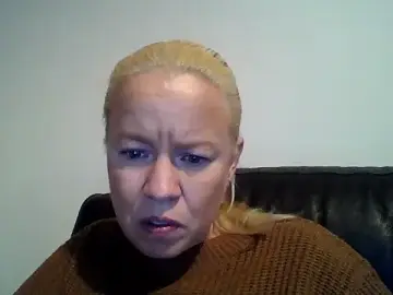 Stripchat Sex Cam of jennyblondeuk