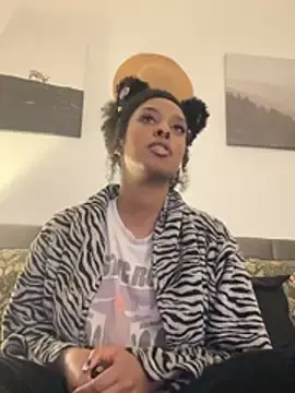 Stripchat Sex Cam of Your_Paris