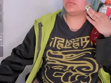 lucky-leah from stripchat